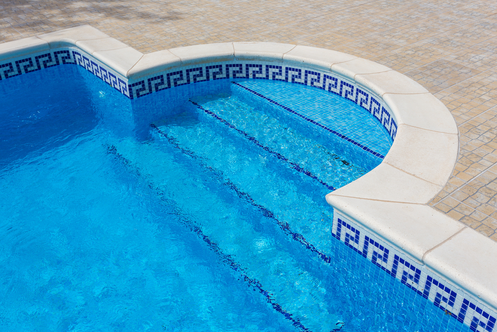 Carrelage ou liner pour votre piscine ?